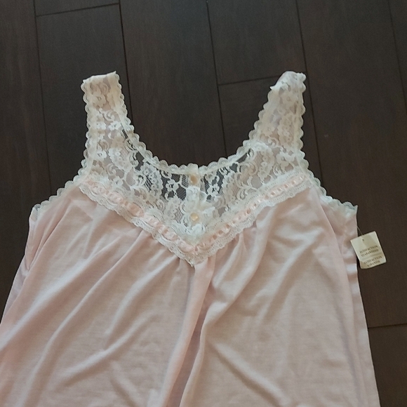 Classic Pink Chemise with Lightweight Comfort - Vintage - Picture 2 of 5